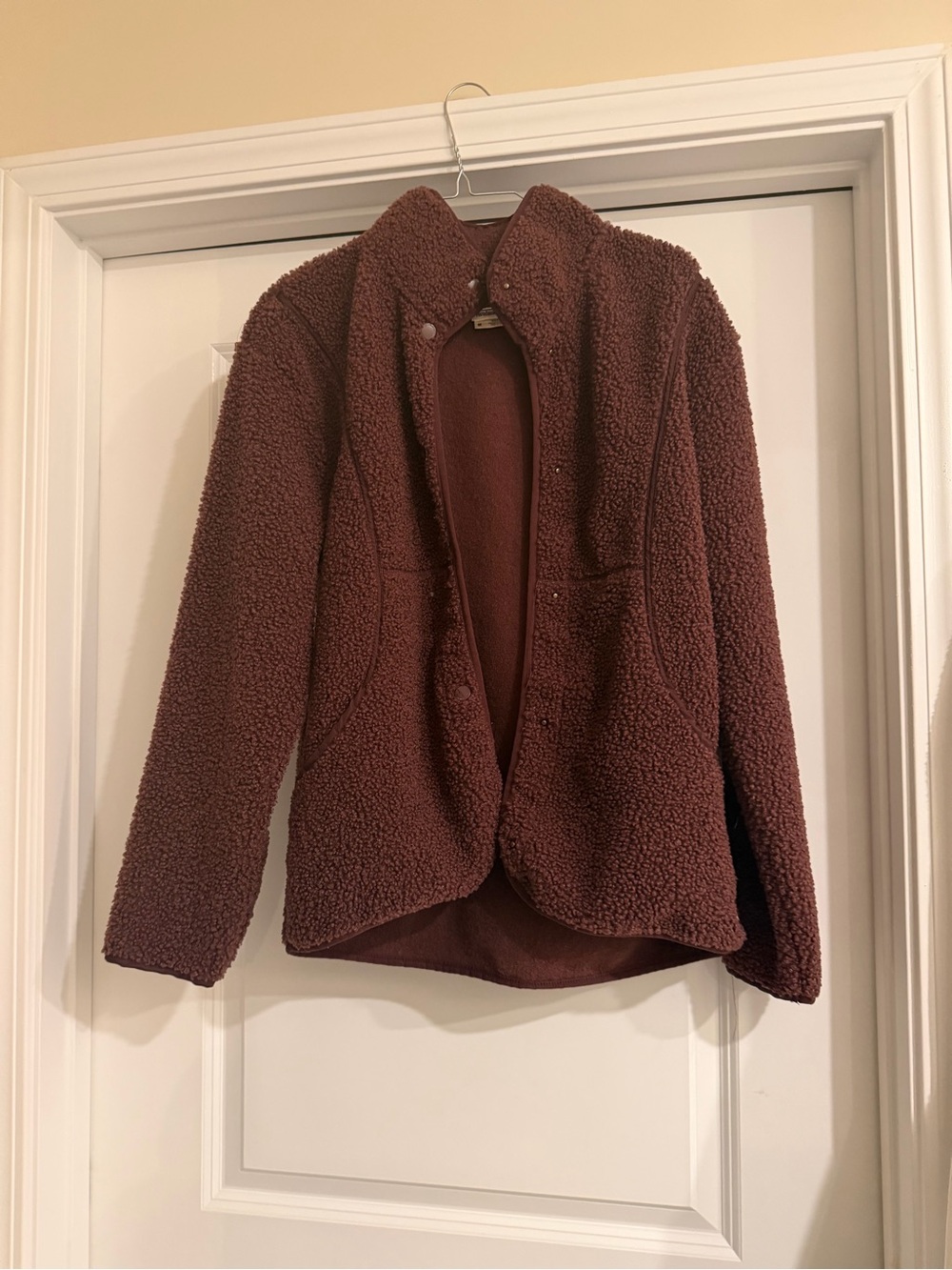 Cozy Women's Sherpa Jacket in Maroon